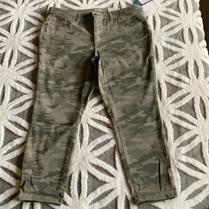 Universal Thread Camouflage Pants size 16/33R